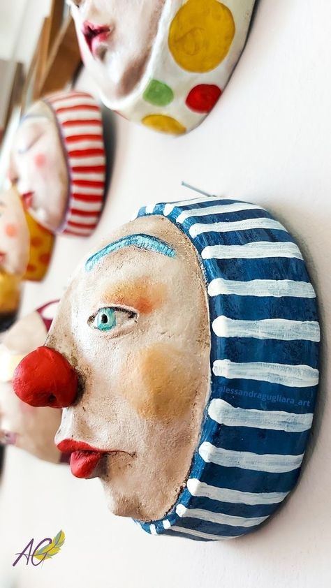 Diy Paper Mache Wall Art, Paper Mache Wall Art Diy, Paper Mache Sculpture Ideas, Papier Mache Art Ideas, Papier Mache Art, Clay Mask Art, Papier Mache Mask, Papier Mache Sculpture, Ceramic Wall Art Sculpture