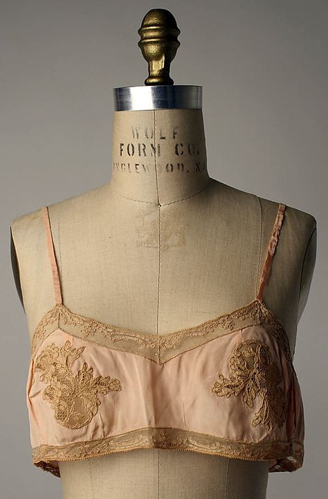 Brassiere, 1920s, French Moda Academia, Lingerie Vintage, History Fashion, Dress Forms, 1920s Fashion, Vintage Lingerie, Bustiers, Historical Clothing, Mode Vintage