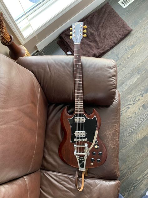 Pretty Guitars, Guitar Obsession, Cool Electric Guitars, Gibson Sg, Guitar Collection, Gibson Guitars, Custom Guitars, Music Aesthetic, Guitar Design