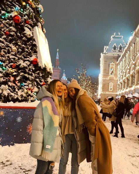 Winter Bestie Pics, Friends Winter Aesthetic, Winter With Friends Aesthetic, Bestie Christmas Photos, Best Friend Winter Photoshoot, Winter Friends Aesthetic, Winter Photo Shoot, Christmas Instagram Pictures, Foto Best Friend