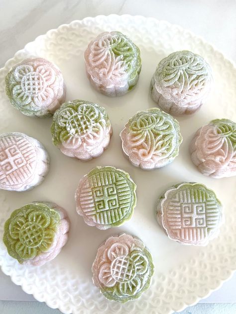 Happy mid-autumn festival! 🌕Celebrate with matcha & strawberry snowskin mooncakes filled with custard and strawberries 🥮 Mid Autumn Festival Recipes, Sweet Mooncake Recipe, Snowskin Mooncake Filling, Asian Desserts Aesthetic, Snowskin Mooncake Recipe, Matcha Mooncake, Snowy Mooncake, Snowskin Mooncake, Matcha Strawberry