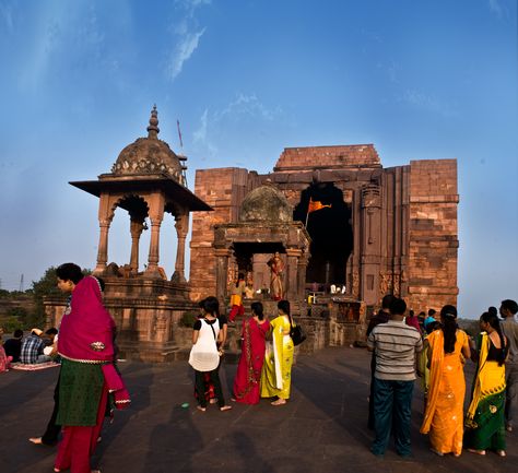 #Bhojpur is a place of historical and #religious importance. The site is located on sandstone ridges. The place is famous for an incomplete temple dedicated to Lord Shiva. The #temple houses one of the largest “Shiv Ling”. Bhojpur welcomes you warmly for feeling the presence of Lord Shiva. #‎MadhyaPradeshTourism‬ ‪#‎India‬ ‪#‎Tour‬ ‪#‎Travel‬ ‪#‎Explore‬ Bhojpur Shiva Temple, Bhojpur Temple, Shiva Temple, Temple Photography, Artificial Lake, Black Men Fashion Swag, Hand Pictures, India Tour, Green City