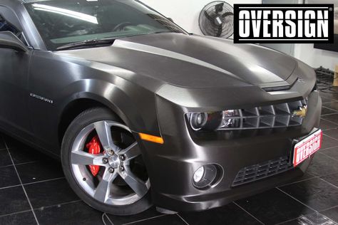 Camaro SS, Camaro SS preto, Camaro Preto, Camaro envelopado, Camaro aço escovado, Black Brushed Metallic, Oversign, (38) | OVERSIGN Envelopamento Jeep Renegade, Camaro Ss, Brushed Metal, Jeep, Sports Car, Vehicles, Black