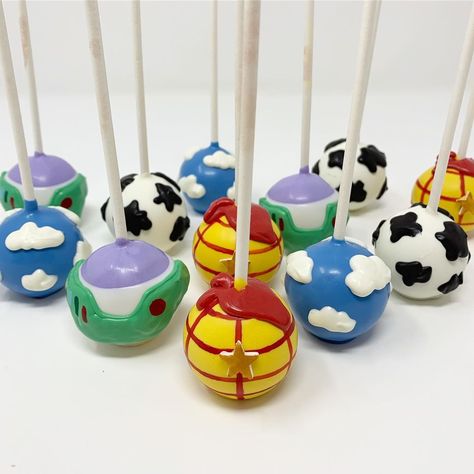 Toy Story Cakepops, Toy Story Cake Pops, Couple Holidays, Toy Story Baby, Toy Story Cakes, Dessert Station, Story Birthday, Toy Story Birthday Party, Marshmallow Pops