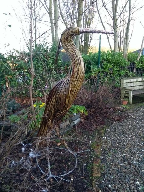 Tree Branch Decor Diy, Scarecrows For Garden, Willow Garden, Twig Art, Rabbit Garden, Diy Garden Fountains, Gothic Garden, Willow Branches, Mosaic Garden Art