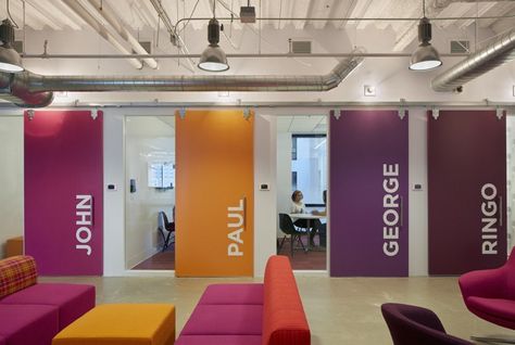 Office Wall Graphics, Interior Kantor, Cozy Office, Office Space Design, Studios Architecture, Corporate Interiors, Creative Workspace, Cool Office, Office Workspace