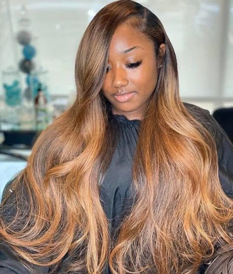 8 Gorgeous Smoky Gold Hair Ideas to Try Now Curly Hair With Highlights, Strawberry Blonde Hair Dye, Medium Ash Blonde Hair, Blonde Weave, Blonde Hair With Roots, Honey Blond, Hair With Highlights, Wig Ideas, Dyed Blonde Hair