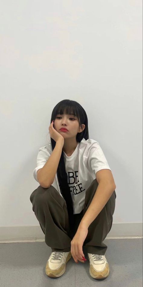 Soyeon Gf Material, Soyeon Wallpaper Lockscreen, Gidle Soyeon Wallpaper, Soyeon Wallpaper, Ophelia Song, College Wallpaper, Gidle Soyeon, G-idle Soyeon, Jeon Soyeon