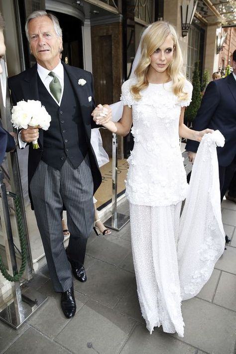 50 Iconic Celebrity Wedding Dresses - Most Memorable Wedding Gowns in History Poppy Delevingne, Chanel Couture, Wedding Dresses, Chanel, Couture, Wedding Dress, Flowers, Dresses, White