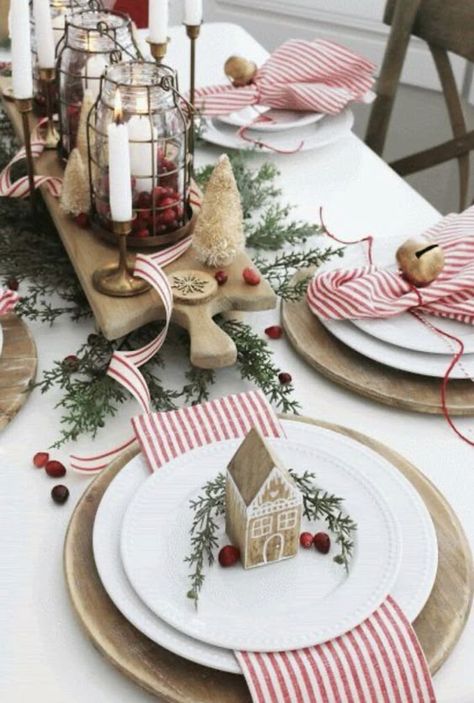 Are you hosting for Christmas this year? We're sharing over 37 Christmas tablescape ideas you are going to love! Christmas Decorations Apartment, Holiday Table Decor, Drawing Christmas, Christmas Apartment, Porch Decorating Ideas, Cookies Christmas, Christmas Brunch, Holiday Table Decorations, Christmas Ornaments Gifts