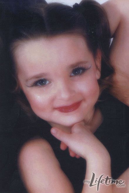 Dance Moms Dance Moms Baby Pictures, Kelly Dance Moms, Kendall Vertes Dance Moms, Dance Moms Kendall Vertes, Mom Baby Pictures, Dance Moms Kendall, Dance Moms Abby, Kendall K Vertes, Dance Moms Moments