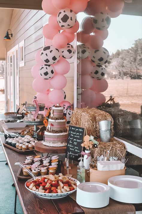 Cow Theme Snack Table, Cow Print Party Snacks, Cowgirl Table Centerpieces, Pink Cowprint Birthday Party, Western Theme Baby Shower Ideas Girl, Pink Cow Print Baby Shower Ideas, Little Cowgirl Baby Shower Ideas, Baby Cow Baby Shower Theme, Baby Shower Cow Theme Girl