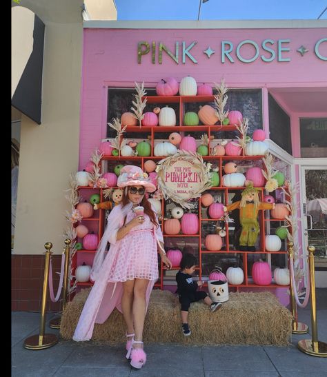 Pumpkin spice and everything nice! 🎃🎀🩷✨️ Had the cutest coffee date with my little bat at the pink pumpkin patch at @pinkrose.cafe 🦇 #Halloween #pinkhalloween #pinkpumpkinpatch #sandiego #sandiegofashionblogger #sandiegopinkpumpkinpatch #thisandyap #spookyszn #spookygirly #glindathegoodwitch #wicked Pink Halloween Playhouse, Valfre Halloween, Glinda The Good Witch, Pink Pumpkins, Coffee Date, Pink Halloween, Pumpkin Patch, Pink Rose, Pumpkin Spice