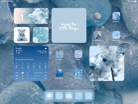 Ipad Home Screen Layout Aesthetic Blue, Ipad Wallpaper Ideas Ios 17, Blue Ipad Icons, Aesthetic Ipad Homescreen Layout Blue, Aethetics Picture Wallpaper Laptop, Blue Ipad Theme, Ipad Blue Aesthetic, Blue Ipad Layout, Aesthetic Homescreen Ipad