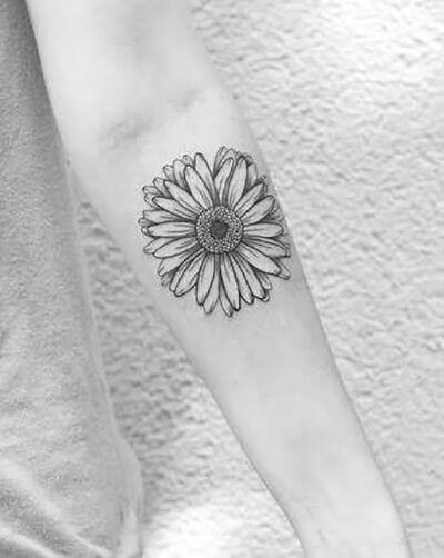 A basic sunflower pattern in a plain black ink, the outer edge of the design is made to mimic a sketch-like design. The petals of the sunflower are rather oblong and not the curvy tender ones in many other sunflower tattoos. #tattoofriday #tattoos #tattooart #tattoodesign #tattooidea Sunflower Tattoo Thigh, Sunflower Tattoo Simple, Sunflower Tattoo Sleeve, Sunflower Tattoo Shoulder, Sunflower Tattoo Small, Tattoo Placements, Fineline Tattoo, Daisy Tattoo, Sunflower Tattoos