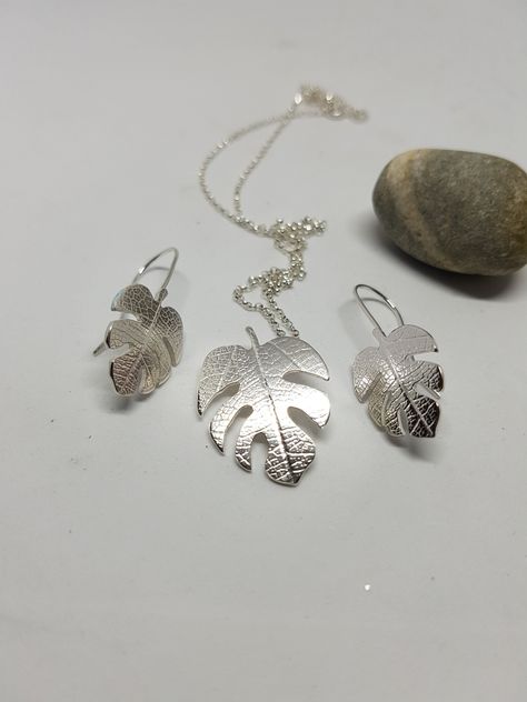 Monstera Necklace, Fish Jewelry Silver, Math Jewelry, Monstera Earrings, Hardware Jewelry, Personalized Leather Bracelet, Silver Jewelry Design, Earrings And Necklace, Earrings Pendant