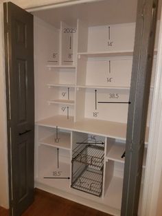 Easy Diy Pantry, Diy Pantry Shelves, Pantry Redo, Pantry Renovation, Pantry Closet Design, Built In Pantry, Diy Regal, Pantry Remodel, Pantry Makeover