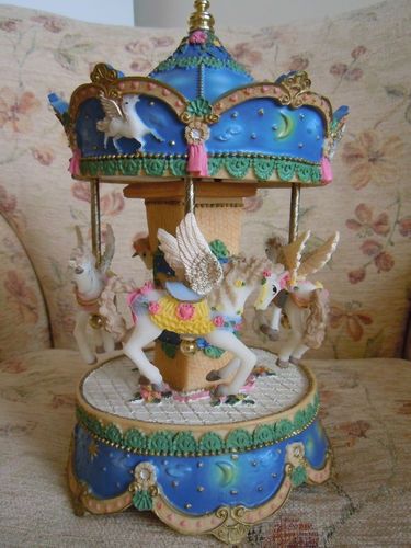 Carousel Musical, Décoration Table Halloween, Table Halloween, Box Company, Family Theme, Musical Box, Round Wall Art, Merry Go Round, Carousel Horses