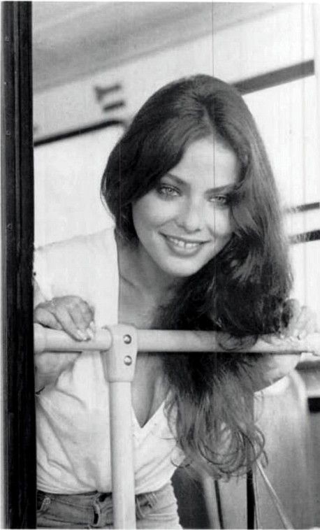 Ornella Muti Ornella Muti 1970s, Ornela Muti, Ornella Muti, 90s Actresses, 90’s Outfits, Very Important Person, Black And White Stars, Carla Bruni, People Brand