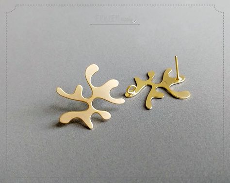 2 PCS 25 Mm Matte Gold Plated Brass, Seaweed Earring, Coral Earring Stud, Unique Earring Post, Girl Charm, Connector Pendnat EM0273-MG - Etsy Canada Silversmithing Jewelry, Unique Earring, Branch Earrings, Spring Accessories, Coral Earrings, Earring Post, Earring Stud, Star Jewelry, More Design