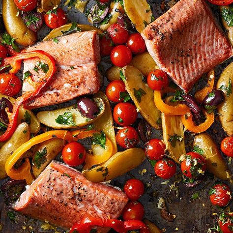 Salmon And Vegetables, Salmon Vegetables, 500 Calorie, Diet Dinner, Easy Mediterranean Diet Recipes, Flat Belly Diet, The Mediterranean Diet, Healthy Fish, Roasted Salmon