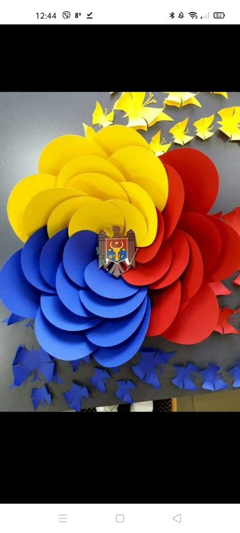 School Board Decoration, Classroom Makeover, Paper Magic, Paper Flower Backdrop, Giant Paper Flowers, Fall Crafts For Kids, Library Decor, Diy Bouquet, Paper Flowers Diy