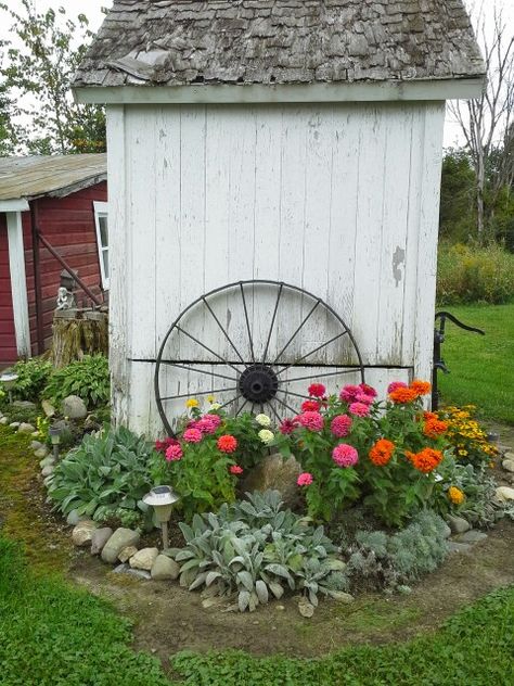 Front Porch Flower Bed, Porch Flower Bed, Shed Landscaping, Front Porch Flowers, Porch Flowers, Landscaping With Large Rocks, Garden Yard Ideas, Small Backyard Design, Front Yard Landscaping Design