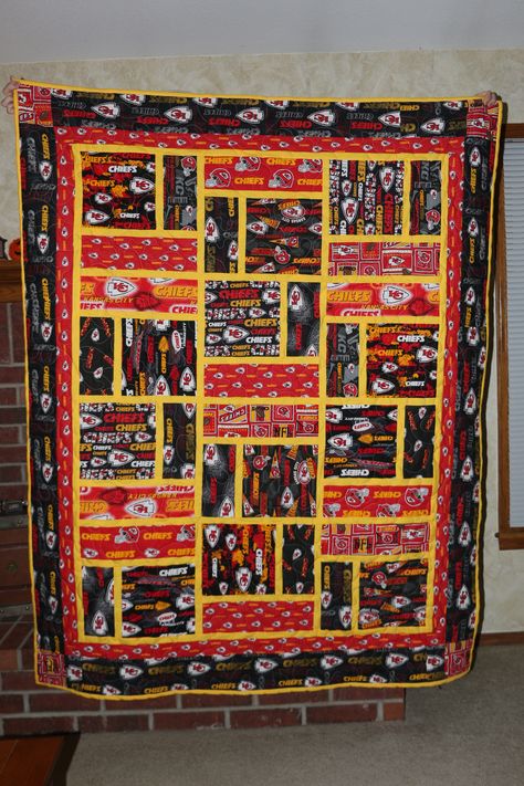 Chiefs Quilt, College Quilts, Tshirt Quilt Pattern, Tshirt Quilt, Kc Chiefs, Quilts Ideas, Kansas City Chiefs, Quilt Inspiration, Quilt Pattern