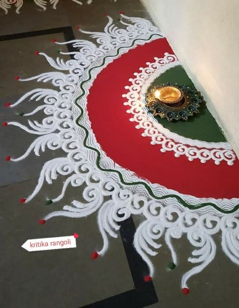 Half Rangoli Designs, Colourful Rangoli, Indian Rangoli Designs, Border Rangoli, Diwali Pictures, Rangoli Designs Photos, Rangoli Designs Simple Diwali, Alpona Design, Diy Floral Decor