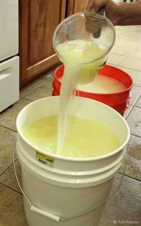 Sit Laundry Detergent, Liquid Laundry Detergent Homemade 5 Gallon, Home Made Liquid Laundry Detergent, Diy Laundry Soap Recipe, Homemade Liquid Laundry Detergent, Diy Lavanderia, Homemade Laundry Detergent Liquid, Laundry Soap Recipe, Homemade Laundry Detergent Recipes