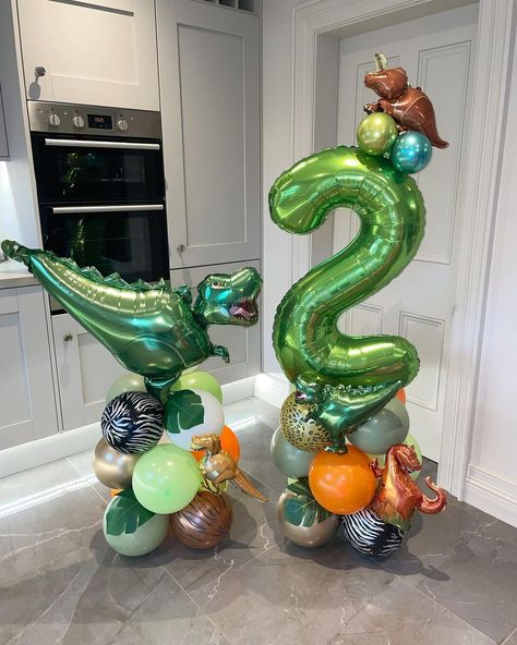 The Party Planner on Instagram: “🦖🍃🦕 Dinosaur Set 🦕🍃🦖 Loved this wee duo.. Thank you @rachems27 💚 Reminder: February is almost fully booked. DM to check availability and…” Dinosaur Birthday Balloon Garland, Gold Wedding Reception Tables, 4th Birthday Boys, Balloons Bouquet, Gold Wedding Reception, Dinosaur Balloons, Dinosaur Birthday Cakes, Dinosaur Themed Birthday Party, Fully Booked