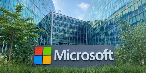 Microsoft Stock: Azure Cloud Poised To Surpass AWS (NASDAQ:MSFT) | Seeking Alpha Microsoft Company, Azure Cloud, Hybrid Cloud, Cloud Gaming, Lower Abdomen, Sql Server, Blue Screen, Cloud Platform, Concept Ships