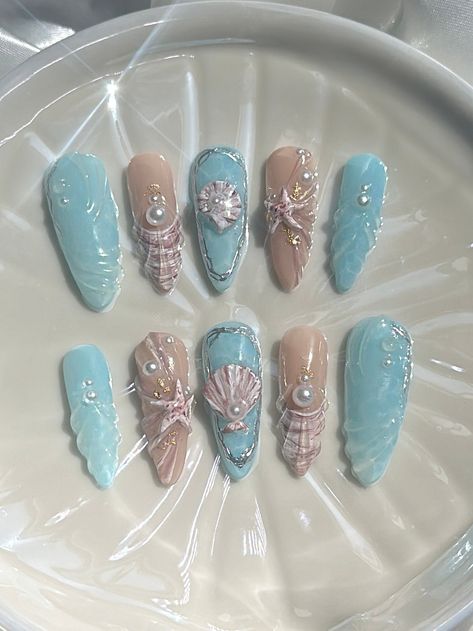 🐚Custom made press on nails using high quality products by Apres and Kokoist. Carefully articulated and made with love <3.  🐚Beautiful set for any occasion! 🐚Picture shape/length is almond/long 🐚NAIL SETS COME WITH: 10 nails of your size 1 nail glue 1 cuticle stick 1 nail file 1 cuticle oil 🐚 Check out my instagram to see more of my work @nails.x.audrey Almond Nails Press On, Mermaid Press On Nails, Yacht Nails, Kokoist Nails, Ocean Acrylic Nails, Ocean Themed Nails, Mermaid Nails Design, Blush Nail Designs, Under The Sea Nails