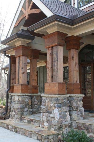 The combination of stone pillar bases and multiple timber posts yields an image of strength. Homes Exterior, Craftsman Exterior, Casas The Sims 4, Craftsman Style Homes, Craftsmen Homes, Exterior Ideas, Building A New Home, Craftsman House, Cabin Homes