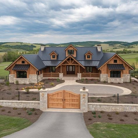 Western House Ideas, Big Beautiful Houses, Mountain Dream Homes, Ranch House Decor, Barn Style House Plans, Dream Life House, House Construction Plan, Rustic Home Design, Dorm Ideas