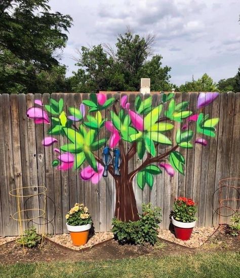 Easy Fence Mural Ideas, Garden Fence Art Creative Ideas, Fence Art Painting, Painted Fences Ideas Backyards, Fence Mural Ideas, Wood Decorating Ideas, Sunflower Fence, Fence Painting Ideas, Paint Fence