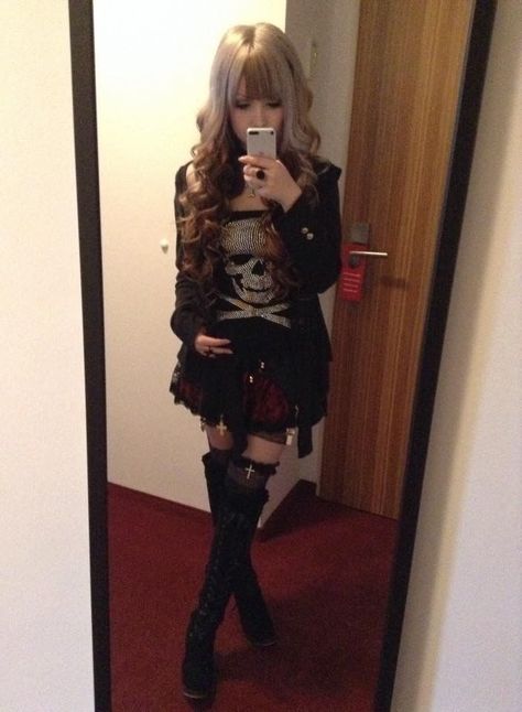 Goshikku Gyaru, Rokku Gyaru, 일본 패션, Gyaru Fashion, J Fashion, Alternative Outfits, Really Cute Outfits, Edgy Outfits, Dream Clothes