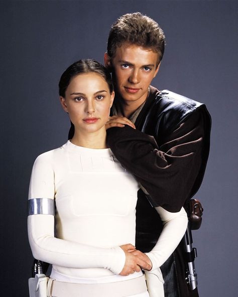 Natalie Portman and Hayden Christensen Star Wars Padme And Anakin, Anakin Poster, Iconic Trios Female, Padme And Anakin, Natalie Portman Star Wars, Star Wars Couples, Star Wars Padme, Star Wars Cast, Anakin And Padme