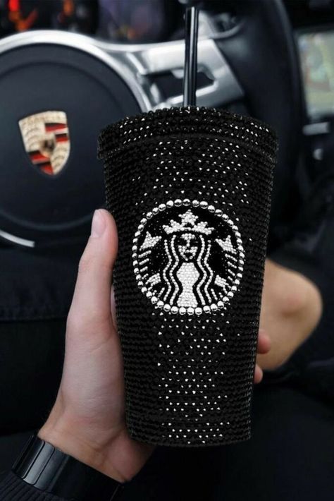 Copo Starbucks, Starbucks Cup Personalized, Personalized Coffee Tumbler, Starbucks Cup Design, Starbucks Cup Art, Bling Bottles, Bling Ideas, Starbucks Diy, Rhinestone Cups