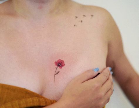 Poppy Chest Tattoo, Tiny Poppy Flower Tattoo, Poppy Tattoo Small Color, Red Poppy Tattoo, Watercolor Poppy Tattoo, White Flower Tattoos, Red Flower Tattoos, Tiny Flower Tattoos, Poppy Flower Tattoo