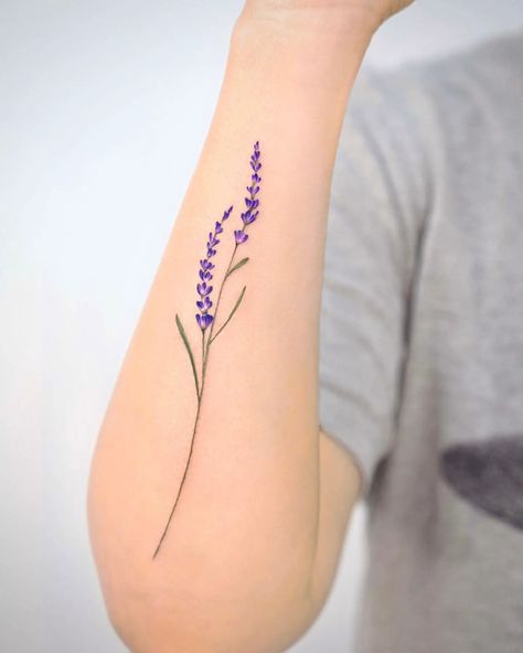 Small Dainty Tattoo, Tattoos Elegant, Small Dainty Tattoos, Girly Hand Tattoos, Fine Tattoos, Celtic Tattoo For Women, Purple Tattoos, Horoscope Tattoos, Lavender Tattoo