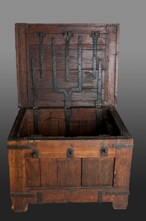 Late medieval oak and iron bound chest - Marhamchurch Antiques Hope Chests, Medieval Decor, Iron Straps, Medieval Furniture, Wooden Trunks, Antique Trunk, Trunks And Chests, Late Middle Ages, Bruges Belgium