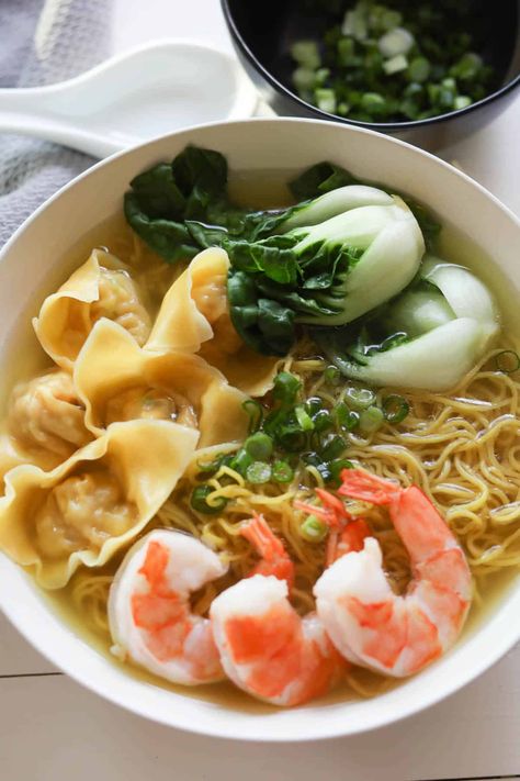 Egg Noodle Soup, Pork Wontons, Wonton Noodle Soup, Asian Soup Recipes, Vietnamese Soup, Wonton Noodles, Pork Broth, Wonton Recipes, Asian Soup