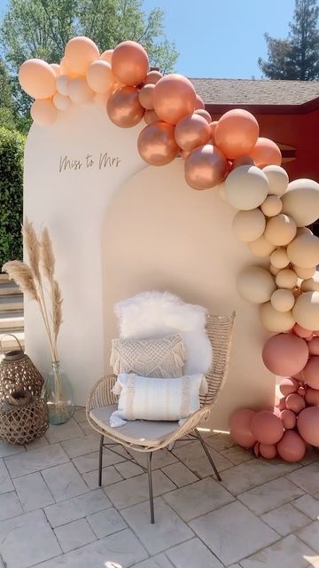 Boho Bridal Shower Chair For Bride, Bridal Shower Wooden Backdrop Ideas, Bridal Shower Backdrop Pink, Bridal Shower Wood Backdrop, Bridal Shower Picture Backdrop, Bridal Shower Wooden Backdrop, Bridal Shower Pictures, Event Backdrops, Wooden Backdrops