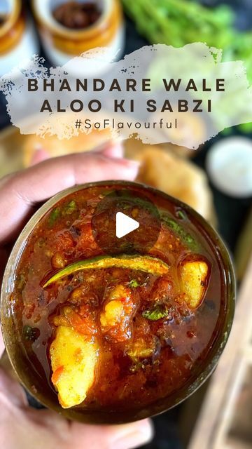 The Excited Cook & Traveller on Instagram: "Bhandare wale aloo ki sabji🥔😋  Who doesn’t love bhandare wale aloo ki sabji? If you grew up in north India, you know what I am talking about. Bhandare ka khana is made using basic ingredients, but the taste of each and every dish is top-notch. No onion, no garlic, this aloo recipe tastes different than your regular rase wale aloo, all the magic in that secret masala which I am going to tell you here.  Let’s see the recipe.   (Ingredients for secret masala) 1 bay leaf 1 black cardamom  3 green cardamom  1 cinnamon stick 7-8 black peppercorns  2-3 cloves 4 Kashmiri dry red chillies 1 tsp cumin seeds 1 tsp coriander seeds 1 tsp fennel seeds 1/2 tsp carom seeds 1 tsp Kasturi methi  (Ingredients for the gravy) 4 boiled potatoes  4 tsp oil Pinch of h Sabji Recipe India, Carom Seeds, Aloo Recipe, Black Cardamom, Green Cardamom, Aloo Recipes, Break Fast, Pot Luck, Cumin Seeds