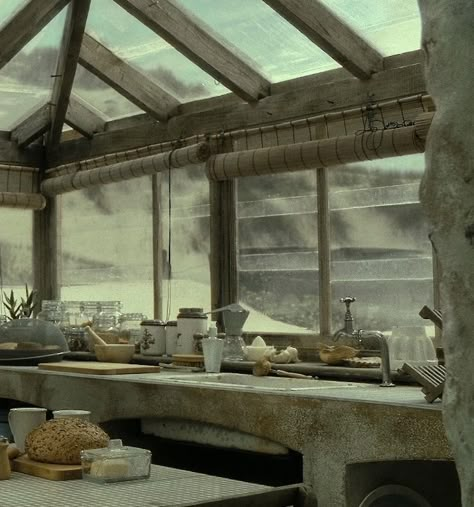 I know it's from Harry Potter but dang it I want these kind of windows in my kitchen. Shell Cottage Aesthetic, Harry Potter Interior, Victoire Weasley, Shell Cottage, Louis Weasley, Harry Potter Places, Dominique Weasley, Bill Weasley, Fleur Delacour