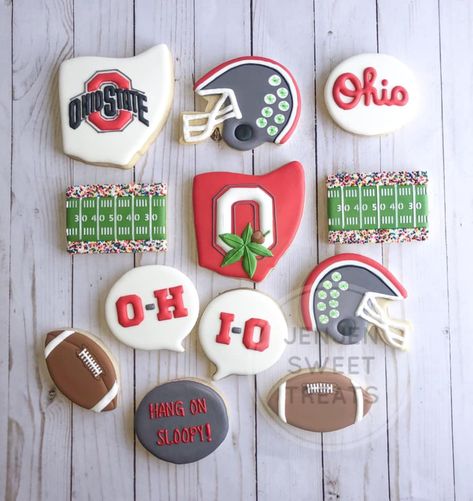 Change from Ohio State to Mizzou Cookies by using Missouri cookie cutter with “MU” on one and paw prints on the other and “MIZ—ZOU” in the thought bubbles. Replace circle cookies with Mizzou Tigerhead cookies and change helmets to black and gold. Mizzou Cookies, Ohio State Cake, Ohio State Buckeyes Quotes, Ohio State Decor, Ohio State Crafts, Buckeye Cookies, Ohio State Vs Michigan, Buckeye Crafts, Ohio State Wallpaper