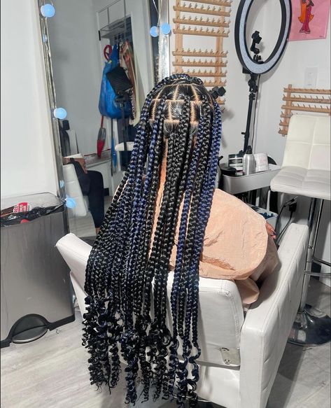 Trying new colors is bold, but in the end its cute💙😁 🌸style:medium knotless braids 🌸add ons: lower butt length, curly ends, blue color Ready to learn how to braid?🌸🧚🏼‍♀️ 🌸Arri’s SchoolHouse and Arri’s Little Braid Book is here! 🎓🎉 Ready to learn how do bussdown braids that are FULL and FLAT? Or do you just want to learn a solid parting foundation for any protective style? You’ll learn things like: - tucking color -triangle parts -brick layers -installing bohemian curls -and much more! 🌸F... Color Knotless Braids With Curls, Different Color Knotless Braids, Color Knotless Braids, Bohemian Curls, Knotless Braids With Curls, How To Braid, Protective Style, Braids With Curls, Knotless Braids