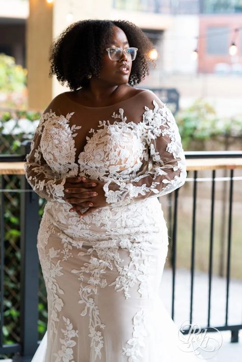 Black Plus Size Brides, Plus Size Black Bride, Wedding Dress For Plus Size Women, Wedding Dresses For Black Women, Dresses For Black Women, Unique Plus Size Wedding Dresses, Royal Ball Gowns, Unique Boho Wedding Dress, Long Sleeve Lace Wedding Dress