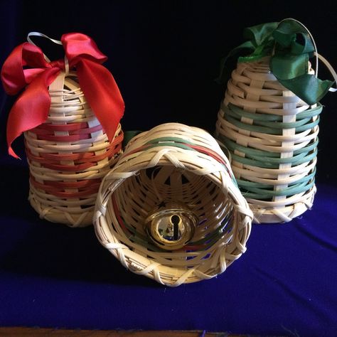 With Christmas fast approaching, I have been weaving some reed  ornaments.   New for this year are woven reed reindeer.   They are sui... Corn Husk Crafts, Diy Crochet Slippers, Basket Weaving Diy, Holiday Baskets, Basket Weaving Patterns, Christmas Basket, Basket Crafts, Coiled Baskets, Basket Pattern